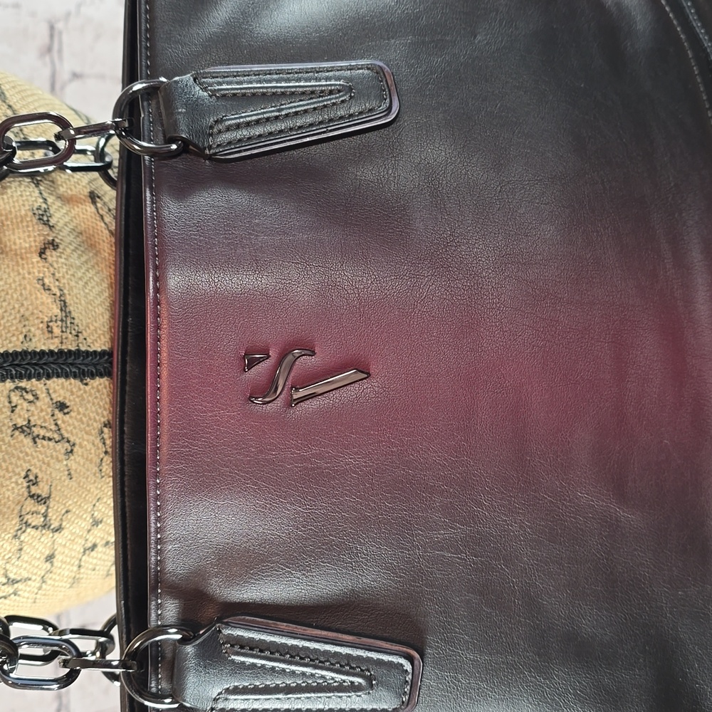 Simply Vera Vera Wang Handbag Wine and Black - Picture 2 of 15